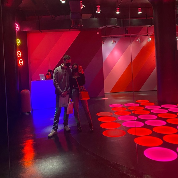 Meet your Posher, Laine - Picture 1 of 1